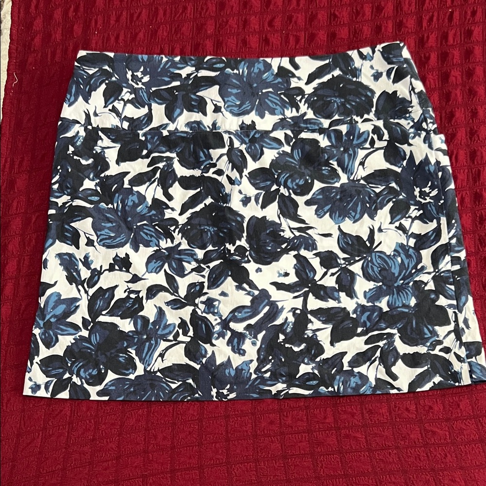 Elegant Blue Floral Mini Skort